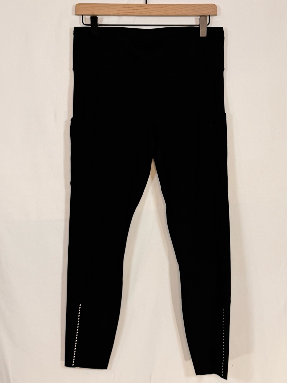 Lululemon Black Leggings Size 10 High Rise 7/8 Reflective Ankle Detail Athletic